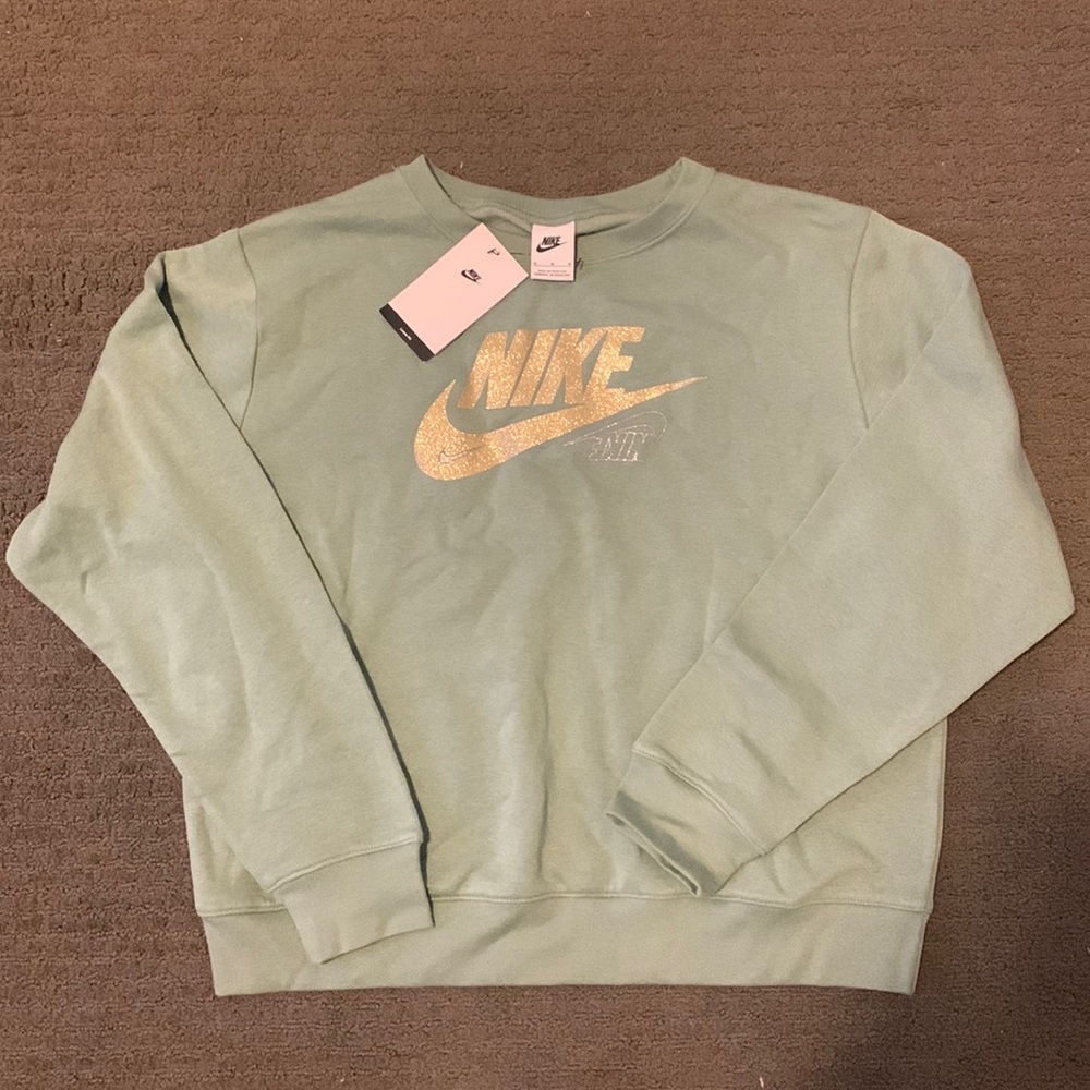 COPY - NWT Nike Crewneck